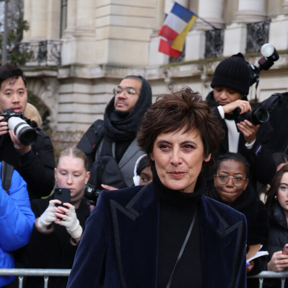 Inès de la Fressange - Arrivées au défilé Schiaparelli Haute Couture Printemps/Été 2024 dans le cadre de la Fashion Week de Paris le 22 janvier 2024. © Denis Guignebourg / Bestimage