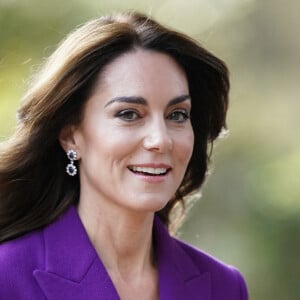 "J'ai été opéré en juin dernier. Je suis de nouveau en pleine santé maintenant mais cela a pris du temps. C'est une opération assez importante." De quoi rassurer peut-être quelques inquiets. 
Kate Catherine Middleton, princesse de Galles, à son arrivée au Design Museum pour co-organiser l'événement avec le Centre de la Fondation Royale pour la petite enfance à Londres. Le 15 novembre 2023 