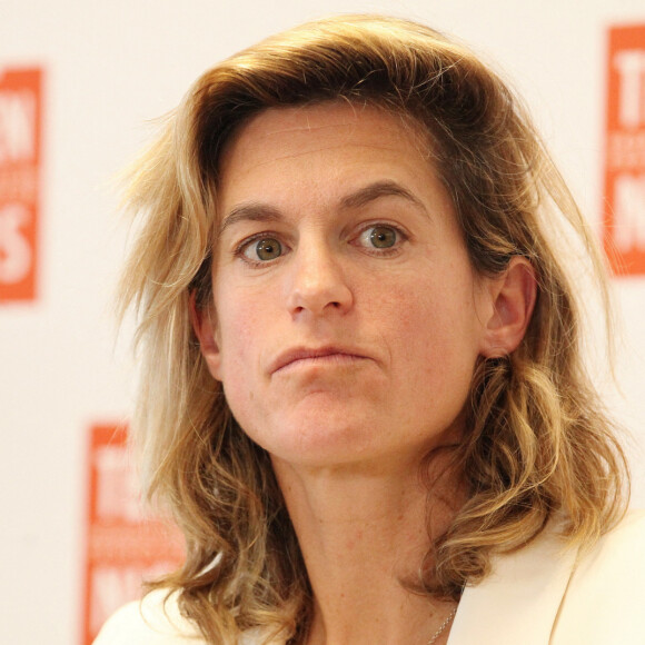 Et depuis, l'ex-championne a expliqué "vivre un enfer".
Amelie Mauresmo - Conférence de presse de la Fédération française de tennis à Paris, le 14 décembre 2023. © Jonathan Rebboah / Panoramic / Bestimage