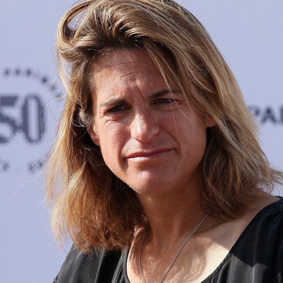 Les "humiliations" et les "SMS désobligeants" se succèdent.
Amélie Mauresmo - BNP Paribas célèbre 50 ans de fidélité lors des internationaux de France de Tennis de Roland Garros 2023 à Paris le 28 mai 2023. 