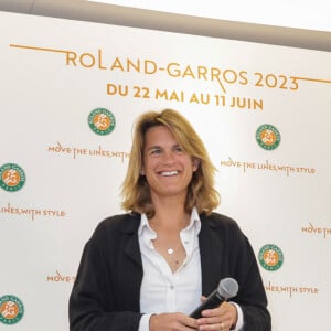 Amélie Mauresmo, la directrice du tournoi de Roland Garros, présente le French Open 2023 au Stade de Roland Garros à Paris le 21 avril 2023. © Jack Tribeca / Bestimage 