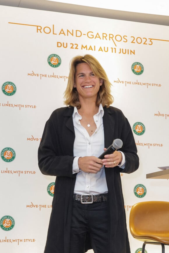 Amélie Mauresmo, la directrice du tournoi de Roland Garros, présente le French Open 2023 au Stade de Roland Garros à Paris le 21 avril 2023. © Jack Tribeca / Bestimage 