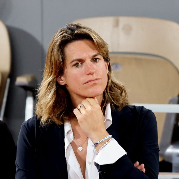 Amélie Mauresmo a porté plainte contre son ex-femme pour harcèlement.
Amélie Mauresmo (directrice du tournoi de Roland-Garros) en tribune (jour 14) lors des Internationaux de France de Tennis de Roland Garros. © Dominique Jacovides/Bestimage 