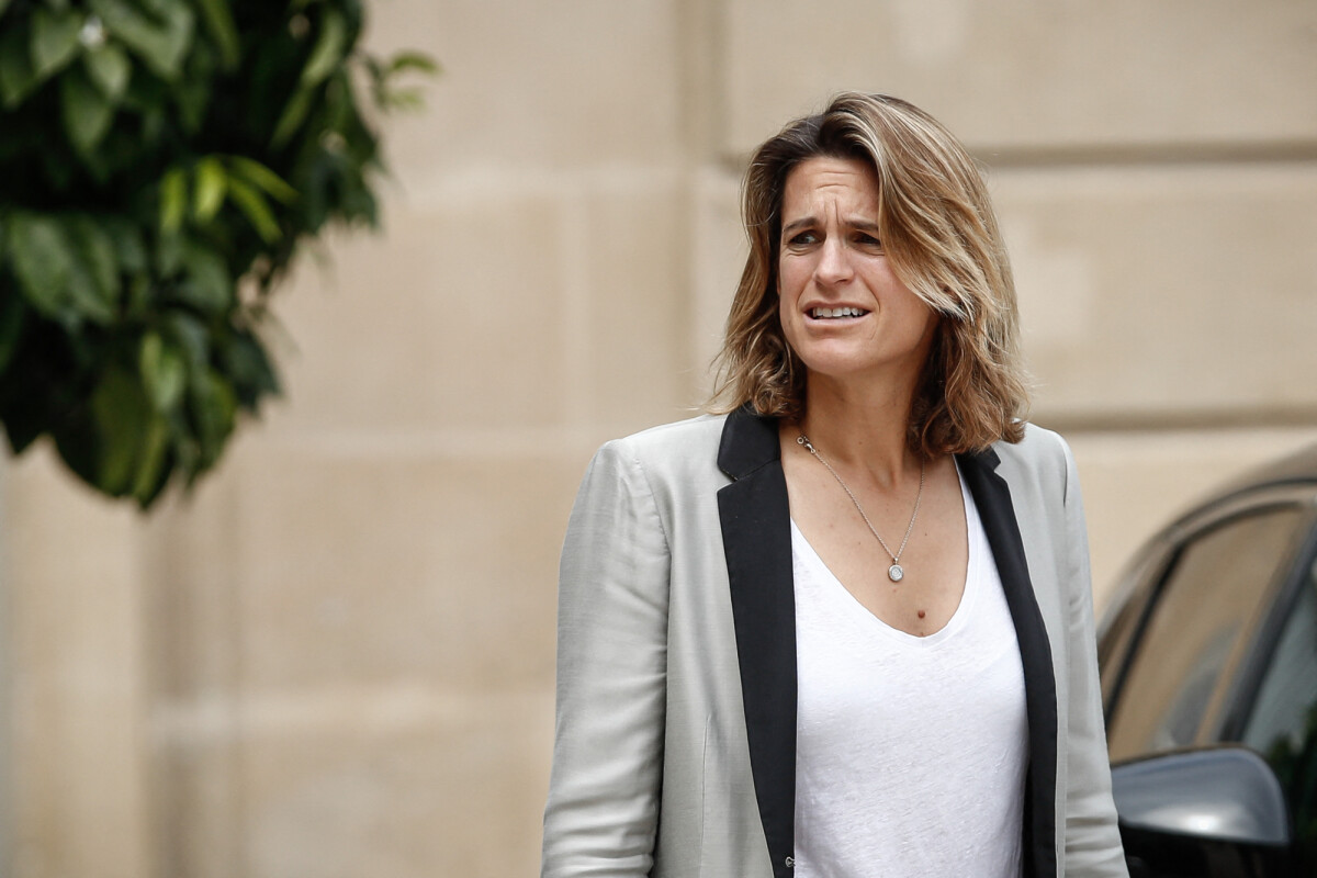 Photo : Amélie Mauresmo à La Sortie De La Remise De La Légion D'honneur ...