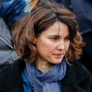Aujourd'hui, elle ironise même à l'idée d'être trop présente dans sa vie. 
Églantine Éméyé - Obsèques de Sébastien Demorand à la Coupole du crématorium du cimetière du Père-Lachaise à Paris, France, le 31 janvier 2020.