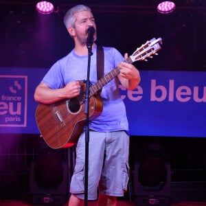 Mais aussi un court de tennis et une salle de billard
Le chanteur Grégoire - Remise du prix "La Liste" au Village Internationale de la Gastronomie à Paris le 7 septembre 2023. © Veeren/Bestimage 