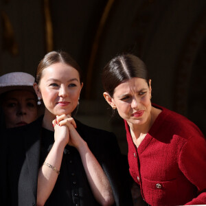 La princesse Alexandra de Hanovre et Charlotte Casiraghi - La famille princière de Monaco au balcon du palais, à l'occasion de la Fête Nationale de Monaco. Le 19 novembre 2023 © Dominique Jacovides-Bruno Bebert / Bestimage 