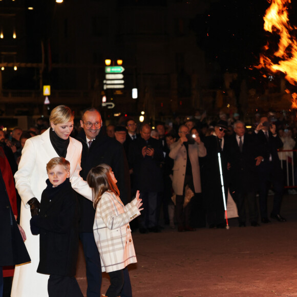 Le prince Albert II de Monaco, la princesse Charlene, le prince Jacques et la princesse Gabriella - Célébrations de la Sainte Dévote, Sainte Patronne de Monaco - Embrasement de la barque par la famille princière le 26 janvier 2024. © Jean-Charles Vinaj / Pool Monaco / Bestimage