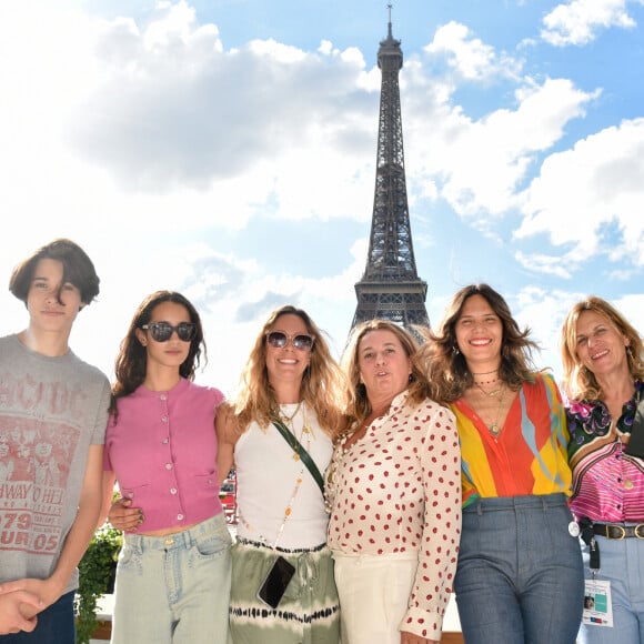 Exclusif - Prix spécial - No Web - Jean Depardieu (dernier fils de Gérard Depardieu), Iman Perez, Marie Coupérie-Eiffel, Coco Coupérie-Eiffel, Vanille Clerc, Virginie Coupérie-Eiffel et Roxane Depardieu dans l'espace VIP lors de la 8ème édition du "Longines Paris Eiffel Jumping" au Champ de Mars à Paris le 24 juin 2022. © Gorassini / Perusseau / Tribeca / Bestimage  Exclusive - No web en Suisse / Belgique Jean Depardieu (last son of actor Gerard Depardieu) during 8th edition of the "Longines Paris Eiffel Jumping" at the Champ de Mars in Paris. June 24h, 2022