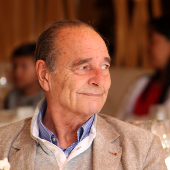 Jacques Chirac dans un restaurant du port de Saint-Tropez