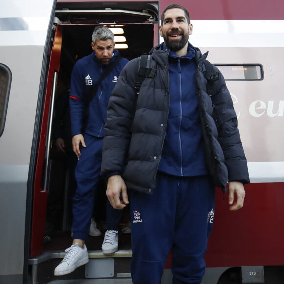 Les deux frères sont rentrés ce lundi 29 janvier à Paris
 
Nikola Karabatic et Luka Karabatic - Retour de l'équipe de France de handball au lendemain de sa victoire en finale du Championnat d'Europe EHF Handball de l'EURO 2024 à la Gare du Nord de Paris, France, le 29 janvier 2024. © Michael Baucher /Panoramic/Bestimage