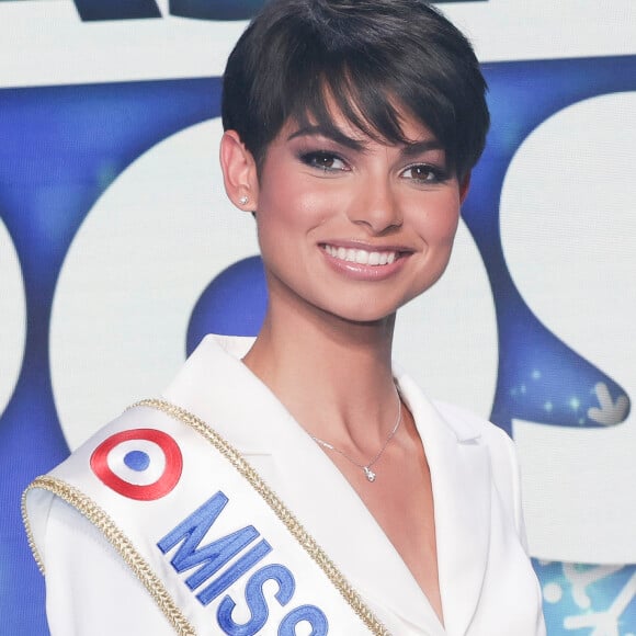 Exclusif - Eve Gilles (Miss France 2024) - Emission TPMP (Touche Pas à Mon Poste) présentée en direct par C.Hanouna et diffusée sur C8 le 19 décembre 2023. © Jack Tribeca / Bestimage 