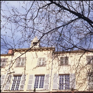 Et concernait un domaine de 14 hectares et une propriété de 1000m² habitables. 
Valéry Giscard d'Estaing - Le château de la Varvasse, à Chanonat (Puy-de-Dôme), propriété de la famille Giscard d'Estaing depuis 1936