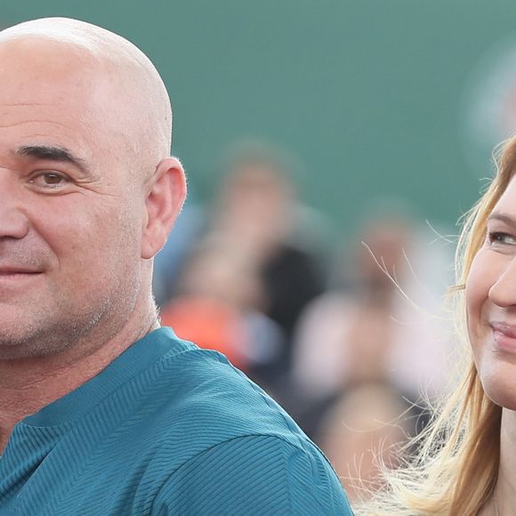 Steffi Graf et son mari André Agassi - Tournoi des "Longines Future Tennis Aces" sur le court en terre battue installé sous la Tour Eiffel dans le cadre de l'opération "Roland-Garros dans la Ville" à Paris, le 2 juin 2018. S. Graf et A. Agassi ont disputé un match avec les vainqueurs de cette compétition. © Jacovides/Moreau/Bestimage