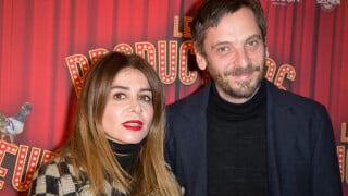 Julie Zenatti mariée à un bel acteur : photos de sa robe stylée et très décolletée pour la cérémonie