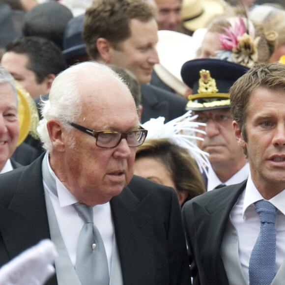 Le prince Victor-Emmanuel de Savoie est décédée à 86 ans
 
Le prince Victor Emmanuel de Savoie, son fils Emmanuel Philibert de Savoie et la princesse Cloltilde de Savoie - Invités au mariage religieux du prince Albert de Monaco et de la princesse Charlene le 2 juillet 2011