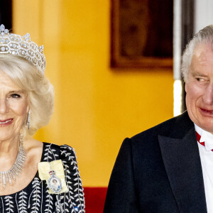 La reine consort Camilla Parker Bowles, le roi Charles III d'Angleterre - Arrivées au dîner d'état donné par le président allemand et sa femme en l'honneur du roi d'Angleterre et de la reine consort, au Château Bellevue à Berlin, à l'occasion du premier voyage officiel du roi d'Angleterre en Europe. Le 29 mars 2023 