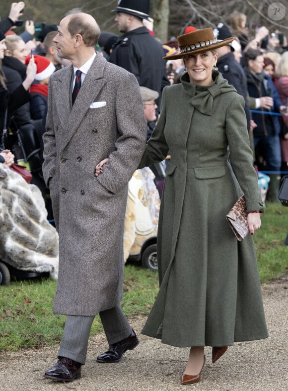 Tout autant que le prince Edward, qui a demandé un congé. 
Sophie Rhys-Jones, duchesse d'Edimbourg, et le prince Edward, duc d'Edimbourg - Les membres de la famille royale britannique lors de la messe du matin de Noël en l'église St-Mary Magdalene à Sandringham, le 25 décembre 2023.