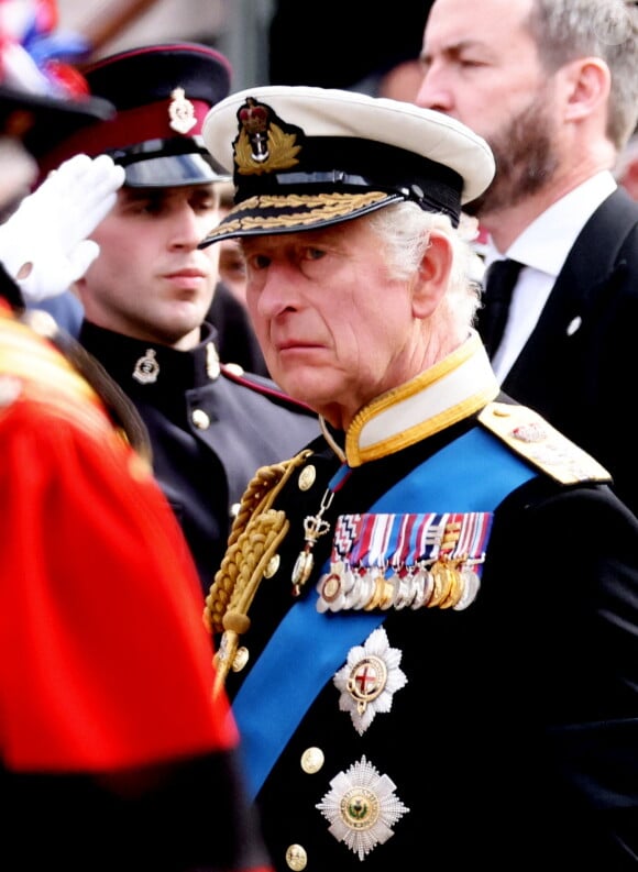 Le roi Charles III d'Angleterre - Arrivées au service funéraire à l'Abbaye de Westminster pour les funérailles d'Etat de la reine Elizabeth II d'Angleterre le 19 septembre 2022. © Jacovides-Moreau Bestimage 