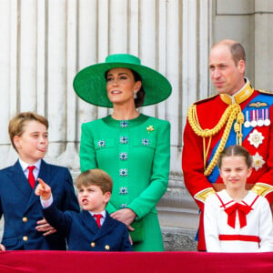 Le prince George, le prince Louis, la princesse Charlotte, Kate Catherine Middleton, princesse de Galles, le prince William de Galles, le roi Charles III, la reine consort Camilla Parker Bowles - La famille royale d'Angleterre sur le balcon du palais de Buckingham lors du défilé "Trooping the Colour" à Londres. Le 17 juin 2023