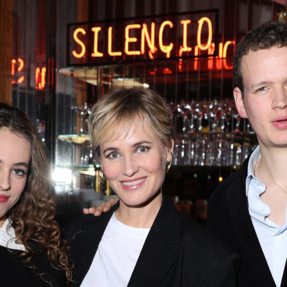 Semi-Exclusif - Judith Godrèche et ses enfants Tess Barthelemy et Noé Boon - Première de la mini-série "Icon of the french cinema" au Silencio à Paris. Le 8 décembre 2023 © Denis Guignebourg / Bestimage
