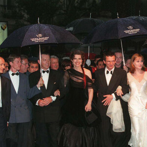 Judith Godrèche avec l'équipe du film Ridicule en 1996 au Festival de Cannes