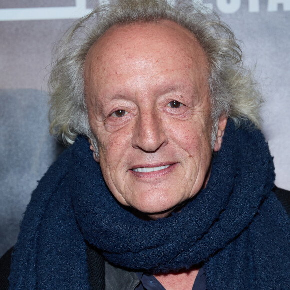 Exclusif - Didier Barbelivien - Photocall - Spectacle symphonique Claude Lelouch "D'un film à l'autre" au Palais des Congrès de Paris le 14 novembre 2022. Pour Fêter ses 85 ans et 60 de carrière, Claude Lelouch a créé un ciné-concert, "Claude Lelouch - D'un film à l'autre", dans lequel la musique de ses films est jouée par l'orchestre philharmonique de Prague, au Palais des Congrès à Paris. Sur le gâteau, son chiffre fétiche : 13 car 85 ans (8+5 = 13). Claude Lelouch associe le 13 à toute sa vie professionnelle : sa société "Les films 13" et son cinéma, le "Club 13. © Moreau / Rindoff / Bestimage 