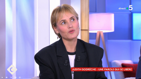 "J'ai toujours peur de lui" :  Judith Godrèche rongée par la crainte malgré sa plainte contre Benoît Jacquot