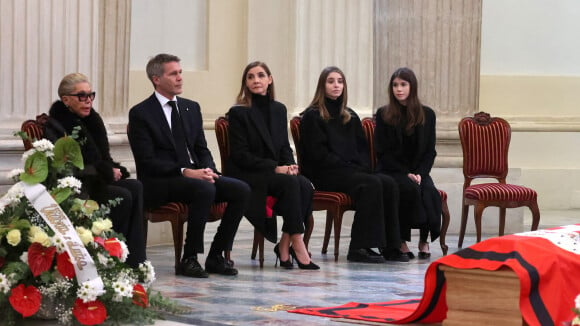 Emmanuel-Philibert de Savoie et Clotilde Courau unis dans le chagrin, leurs filles Vittoria et Luisa dignes en plein deuil