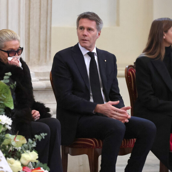 Et tous semblaient très tristes.
Veillée funèbre du prince Victor-Emmanuel de Savoie, en l'Eglise de Sant'Uberto à Turin, en présence de sa veuve Marina Ricolfi-Doria, de son fils, le prince E-P. de Savoie avec sa femme la princesse Clotilde Courau et leurs filles les princesses Vittoria et Louisa, le 9 février 2024. Le fils du dernier roi d'Italie s'est éteint le 3 février 2024 à l'âge de 86 ans. © Dominique Jacovides/Bestimage 