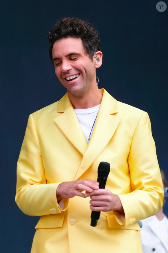 Adepte des tenues colorées et flashys, le chanteur a opté pour ce prime de lancement pour un costume jaune vif.
L'auteur-compositeur-interprète Mika sur scène pour le festival de l'île de Wight 2023, à NewPort, Royaume Uni, le 18 juin 2023. © Dawn Fletcher-Park/SOPA Images/Zuma Press/Bestimage 