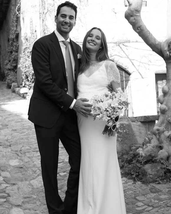 Et depuis, leur famille s'épanouit au fil des jours !
Photos du premier mariage d'Ilona Smet, avril 2022.