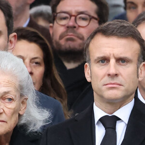 Elisabeth Badinter, Emmanuel Macron, président de la République Française - Hommage national à Robert Badinter devant le ministère de la Justice sur la place Vendôme à Paris le 14 février 2024. L'ancien garde des Sceaux, artisan de l'abolition de la peine de mort, est décédé vendredi dernier à l'âge de 95 ans. © Dominique Jacovides/Bestimage