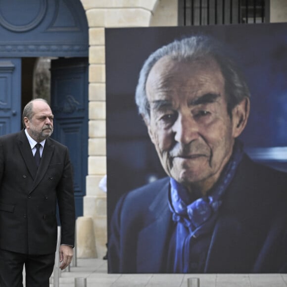 Elisabeth Badinter, Eric Dupond-Moretti, Judith Badinter et les membres de la famille - Hommage national à Robert Badinter devant le ministère de la Justice sur la place Vendôme à Paris le 14 février 2024 © Eliot Blondet/Pool/Bestimage