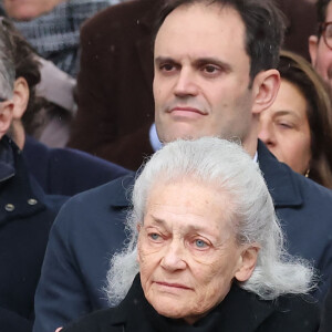 Judith Badinter, Elisabeth Badinter, le président de la République Emmanuel Macron - Hommage national à Robert Badinter devant le ministère de la Justice sur la place Vendôme à Paris le 14 février 2024. L'ancien garde des Sceaux, artisan de l'abolition de la peine de mort, est décédé vendredi dernier à l'âge de 95 ans. © Dominique Jacovides/Bestimage