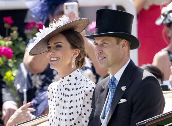 Kate et William vont passer quelques jours à Anmer Hall avec leurs enfants pour les vacances scolaires
Le prince William, duc de Cambridge, et Catherine (Kate) Middleton, duchesse de Cambridge, lors du quatrième jour de la Royal Ascot à l'hippodrome d'Ascot dans le Berkshire, Royaume Uni. 