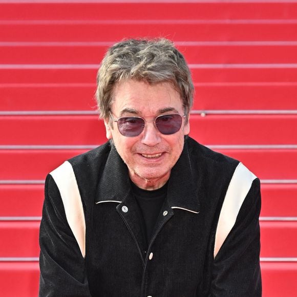 Jean Michel Jarre, marraine et parrains du MIDEM+24, a participé à la traditionnelle prise d'empreintes de mains sur les marches du Palais des Festivals de Cannes, le 25 janvier 2024. Son empreinte rejoindra les 450 autres réalisées pour le "Chemin des Etoiles" de Cannes, créant ainsi une constellation éclatante de talents. © Bruno Bebert/Bestimage 