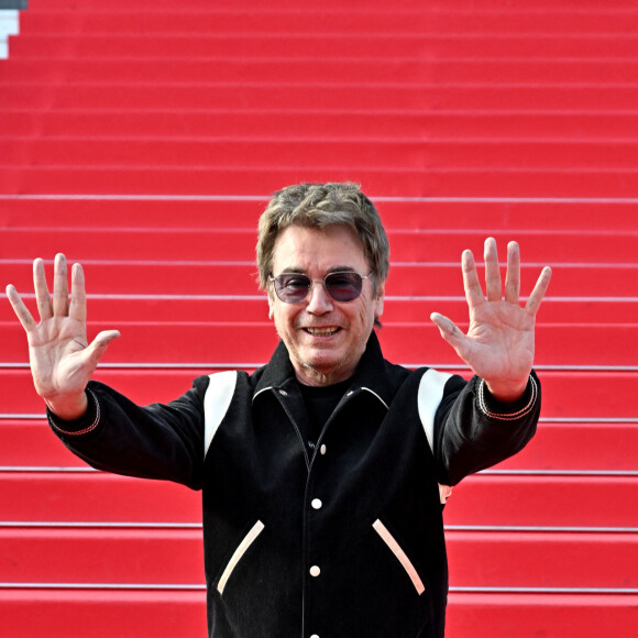 Jean Michel Jarre, marraine et parrains du MIDEM+24, a participé à la traditionnelle prise d'empreintes de mains sur les marches du Palais des Festivals de Cannes, le 25 janvier 2024. Son empreinte rejoindra les 450 autres réalisées pour le "Chemin des Etoiles" de Cannes, créant ainsi une constellation éclatante de talents. © Bruno Bebert/Bestimage 