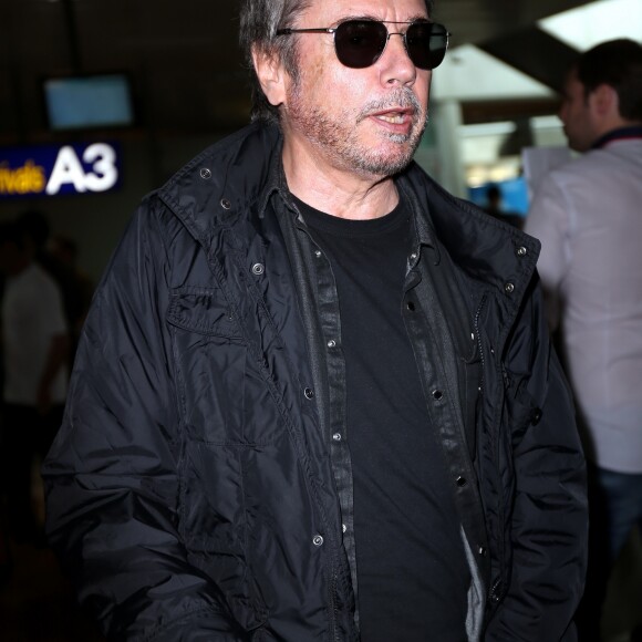 Jean Michel Jarre arrive à l'aéroport de Nice pour se rendre au 69ème festival international du film de Cannes le 13 mai 2016.