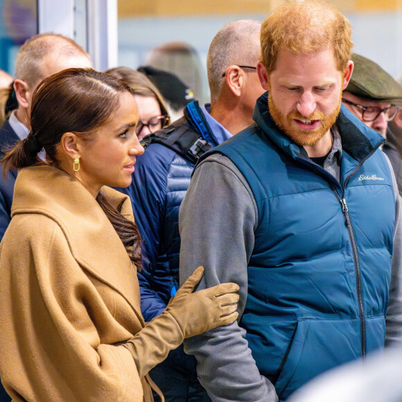 Mais le prince Harry est resté très peu de temps sur place.
Le prince Harry et Meghan Markle à Vancouver au Canada.