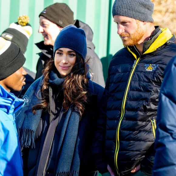 Le prince Harry fait du skeleton sous les yeux de Meghan Markle lors d'une visite au camp d'entrainement des athlètes des Invictus Games 2024 à Whistler en Colombie Britannique le 15 février 2024. 