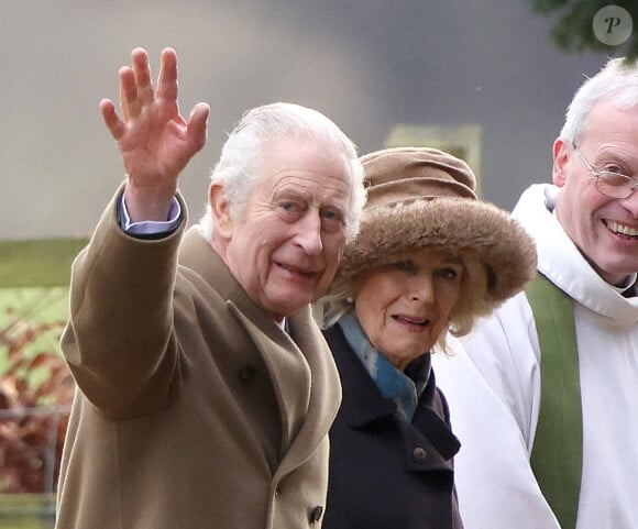 L'homme politique partage surtout son héritage génétique avec six monarques actuels.
Le roi Charles III d'Angleterre et Camilla Parker Bowles, reine consort d'Angleterre, lors de la messe dominicale en l'église St-Mary Magdalene à Sandringham.
