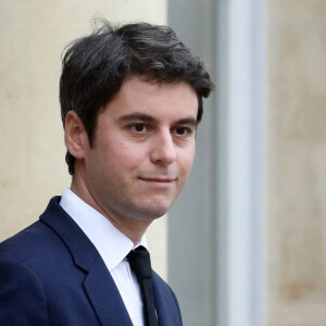 Le premier ministre Gabriel Attal à la sortie du conseil des ministres, au palais de l'Elysée, Paris. Le 14 janvier 2023 © Stéphane Lemouton / Bestimage