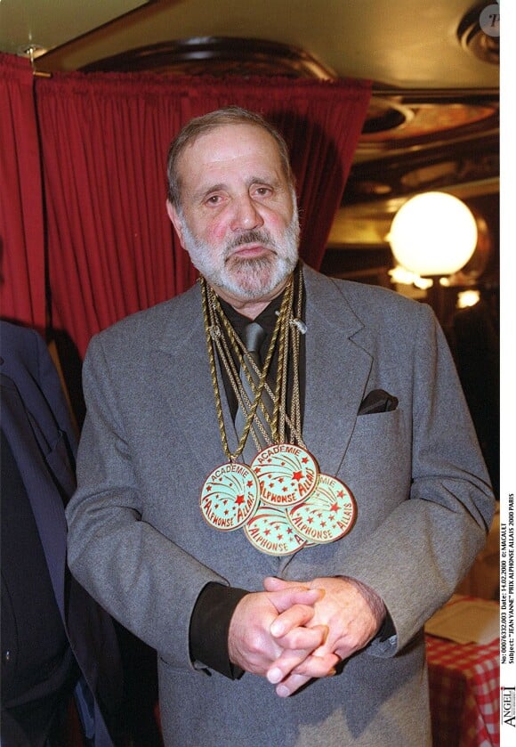 Jean Yanne, décédé en 2003.
Jean Yanne, prix Alphonse Allais 2000 Paris Médaille.