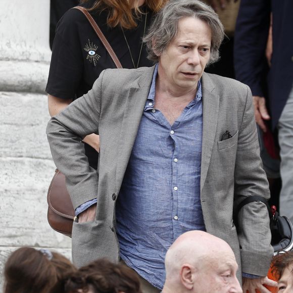 Mathieu Amalric - Sortie des obsèques de Sophie Fillières au crématorium du cimetière du Père-Lachaise à Paris, le 11 août 2023.