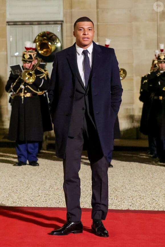 Kylian Mbappé arrive au dîner d’Etat du président de la République française en l’honneur de l'Emir du Qatar au palais présidentiel de l'Elysée à Paris, France, le 27 février 2024. © Dominique Jacovides/Bestimage