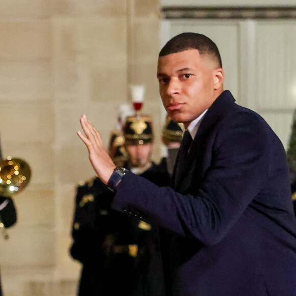 Kylian Mbappé arrive au dîner d’Etat du président de la République française en l’honneur de l'Emir du Qatar au palais présidentiel de l'Elysée à Paris, France, le 27 février 2024. © Dominique Jacovides/Bestimage