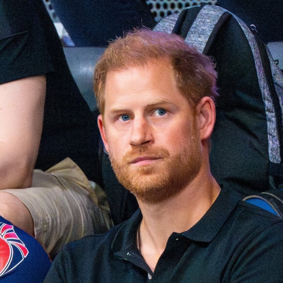 Le prince Harry, duc de Sussex, assiste à la compétition de basket-ball en fauteuil roulant lors des Jeux Invictus au Merkur Spiel-Arena de Düsseldorf, le 12 septembre 2023. 