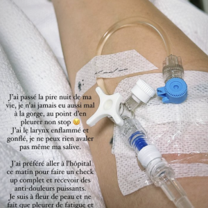 "J'ai passé la pire nuit de ma vie. Je n'ai jamais eu aussi mal à la gorge, au point d'en pleurer non stop. J'ai le larynx enflammé et gonflé, je ne peux rien avaler, pas même ma salive"
Caroline Receveur atteinte d'un cancer du sein et de retour à l'hôpital. Instagram