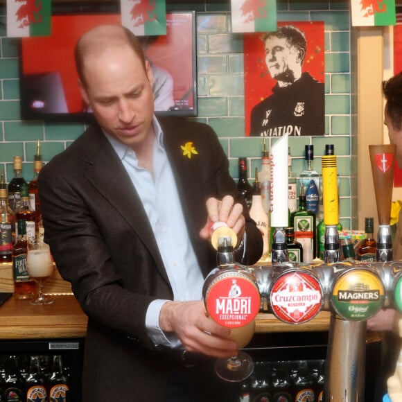 Le prince William, prince de Galles, visite le Turf Pub près de Wrexham, le 1er mars 2024. 